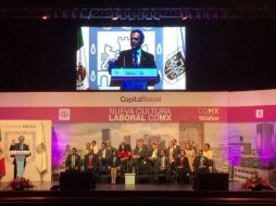 Más de tres mil trabajadores del gobierno capitalino trabajarán dos horas menos a partir del 16 de agosto. TWITTER / @ManceraMiguelMX