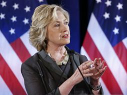 A pesar de la polémica, Clinton se mantiene muy por encima que otros candidatos demócratas, según sondeos. AFP / ARCHIVO