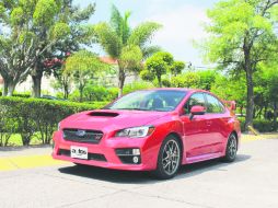 El Subaru WRX STI es uno de esos autos que no importa cuánto combustible gaste, siempre y cuando nos regale a cambio emociones. EL INFORMADOR / M.Castillo