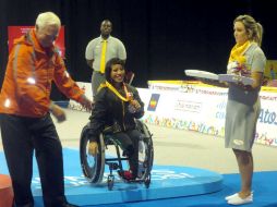 Laura Cerero lográ levantar 68 kilogramos, mientras Mayra Hernández levanta 65 kilogramos. NTX / I. Inclán