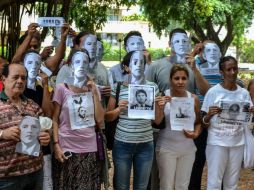 Los opositores portaban máscaras del presidente estadounidense como medida de rechazo al acercamiento entre ambas naciones. AFP / F. Jara