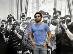 La muestra se completa con 32 retratos del cantante realizados por el fotógrafo francés Mathieu Bitton. EFE / H. Neubauer