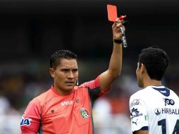 Guerrero Ramírez aplicará el reglamento durante el duelo en el estadio de Chivas. MEXSPORT / ARCHIVO