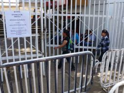 Aunque el objetivo es tomar las instalaciones del IEEPO, los maestros no trataron de ingresar a las oficinas. SUN /