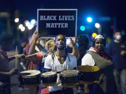 Manifestantes arrojaron a los agentes botellas de agua congelada y otros objetos. AFP / S. Olson