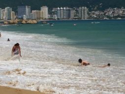 Protección Civil pide a los turistas tomar sus precauciones al meterse al mar a nadar. NTX / ARCHIVO