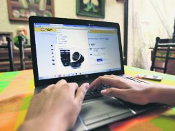 Algunas veces las personas prefieren realizar sus compras en línea y evitar largas filas en centros comerciales. EL INFORMADOR / F. Atilano