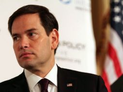 ''Ningún disidente cubano ha sido invitado hoy a la ceremonia oficial del izado de la bandera'', insistió el senador de origen cubano. AP / T. Fineberg