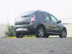 Capacidades. Con la banca posterior abatida el espacio en la cajuela aumenta hasta mil 200 litros. ESPECIAL / A. Lozoya