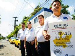 Taxistas del sito 40 Las Águilas reciben el reconocimiento por innovar en sus servicios. EL INFORMADOR / P. Franco