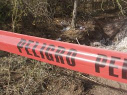 Diferentes cuerpos de auxilio y seguridad dispersaron espuma a fin de controlar el derrame de combustible en la zona. EL INFORMADOR / ARCHIVO