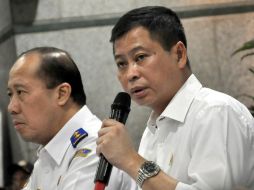 El ministro de Transporte, Ignasius Jonan, aseguró que trabajan con la Agencia de Búsqueda y Rescate para encontrar el avión. EFE / W. Kurniawan