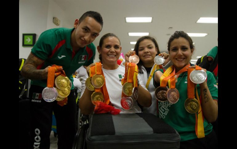 Miranda (segunda de izq. a der.) es todo un ejemplo de fortaleza, la veracruzana obtuvo seis medallas. NTX / A. Pérez