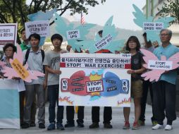 Algunos surcoreanos se manifestaron para exigir que se detengan los ejercicios militares conjuntos. AP / A. Young-joon
