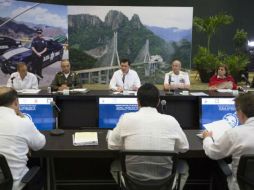 En el encuentro participan además el general Salvador Cienfuegos, Vidal Francisco Soberón y Arely Gómez. ESPECIAL / @SEGOB_mx