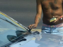 Suman once los limpiaparabrisas que son remitidos para su retención a las instalaciones de la calzada por conductas antisociales. EL INFORMADOR / ARCHIVO