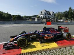 El piloto español Carlos Sainz (Toro Rosso) es décimo en la segunda ronda de clasificación del Gran Premio de Bélgica. EFE /