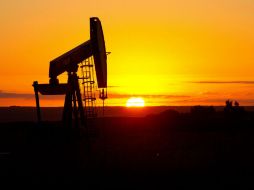 El precio del WTI seduce el piso de 38 dólares al haber cerrado en 38.24 unidades por barril. AFP / K. Bleier