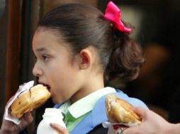 Para que los niños reciban una alimentación saludable se deben evitar comidas saturadas en azúcares y grasas. EL INFORMADOR / ARCHIVO