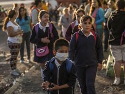Las enfermedades se contagian fácilmente en congregaciones, como lo son las entradas a las escuelas. EL INFORMADOR / ARCHIVO