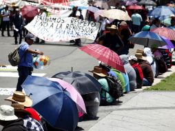 Los maestros de la CNTE sólo entregaron el documento e inmediatamente se retiraron. SUN / ARCHIVO