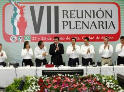 Miguel Ángel Osorio Chong, junto a senadores del PRI y PVEM de la 63 Legislatura. NTX / J. Lira