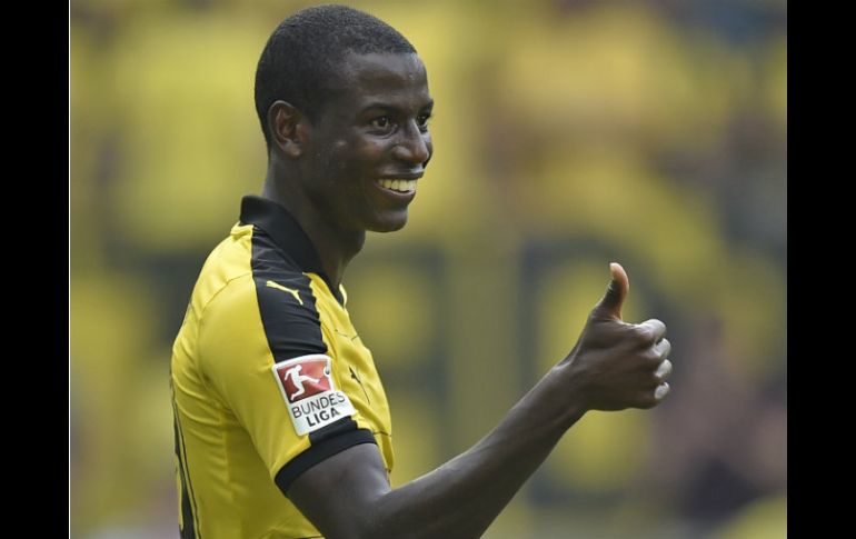 El colombiano Adrián Ramos puso líder al Dortmund al anotar el tercer gol, con el que finalizó el partido. AP / M. Meissner