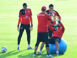 Alán López (Izq.), llegó al primer equipo desde fuerzas básicas, pero su papel de tercer portero le da pocas posibilidades de jugar. MEXSPORT / A. Macías