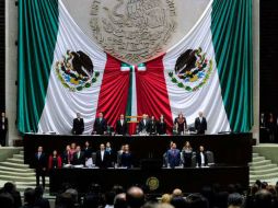 Entregado el documento del Tercer Informe, el perredista reiniciará la sesión al notificar a pleno la recepción del mismo. TWITTER / @Mx_Diputados