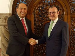 La reunión entre el gobernador de Coahuila, Rubén Moreira (i) y Luis Videgaray (d) se llevó a cabo en el Palacio Nacional. TWITTER / @rubenmoreiravdz