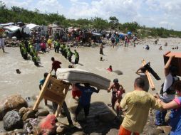 En los últimos 13 días más de mil colombianos han sido expulsados o deportados de Venezuela. AP / ARCHIVO