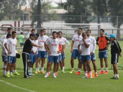 Los dos jugadores cumplieron con su entrenamiento al parejo del grupo y esta pausa del Apertura 2015 de la Liga MX. TWITTER / @Chivas