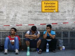 Algunas personas han huído de sus países y pasan necesidades. AP / M. Schrader