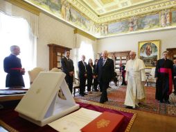 El Papa Francisco y el presidente de Israel, Reuven Rivlin, durante la audiencia privada en el Palacio Apostólico del Vaticano. AFP / T. Gentile