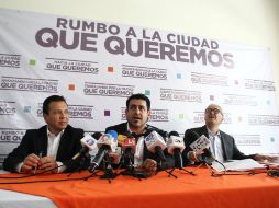 Pablo Lemus Navarro (izq) y Enrique Alfaro Ramírez ganaran lo mismo: 96 mil 45 pesos brutos. EL INFORMADOR / R. Tamayo