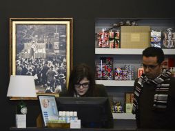 Las tiendas trasladan el alza a los clientes. AFP / ARCHIVO