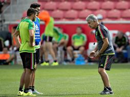 El técnico interino del Tricolor, Ricardo 'Tuca' Ferretti, da indicaciones durante un entrenamiento. MEXSPORT / O. Aguilar