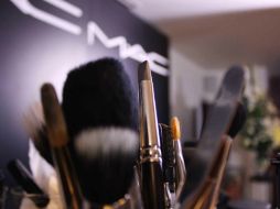 ¿Sabías que puedes utilizar una brocha de maquillaje para crear un degradado en tus uñas?. EL INFORMADOR / ARCHIVO