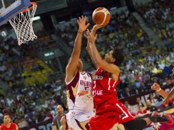 Jorge Gutiérrez (Der.) fue el héroe del partido y el mexicano con más puntos, 20, además de siete rebotes y cuatro asistencias. NTX / I.Hernández