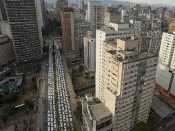 El órgano legislativo toma esta decisión bajo la presión del gremio de taxistas, quienes realizaron una protesta este día. AP / A. Penner