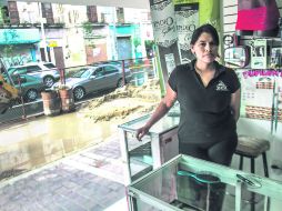 POCA CLIENTELA. La tienda de artículos para dama donde trabaja Janeth Hernández vende menos desde que comenzaron las obras. EL INFORMADOR /  R. Tamayo