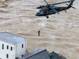 Sin salida. Momento del rescate de residentes de Joso, Ibaraki. AP /