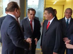 La ceremonia se llevó a cabo en el Teatro Cultural Bicentenario de la Universidad Autónoma del Estado. TWITTER / @FidelHerrera