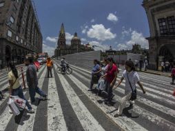 Se acordó con SITEUR que la valla que protege a las obras de la Estación Catedral en la plaza sea recorrida unos metros. EL INFORMADOR / ARCHIVO