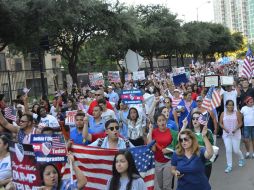 Los participantes marchaban bajo el lema 'Trump a la basura', en protesta por las declaraciones del precandidato. NTX / F. Trujillo
