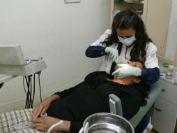 Algunos dentistas realizan procedimientos para los que no están debidamente capacitados. EL INFORMADOR / ARCHIVO