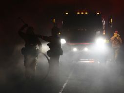 Cerca de 13 mil bomberos seguían luchando este jueves por controlar los ocho incendios activos. AFP / ARCHIVO