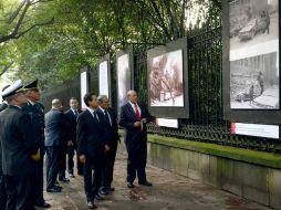 Junto a titulares de Gobernación de Marina, de la Sedena y de Protección Civil, Peña Nieto fue observando cada una de las imágenes. FACEBOOK / Enrique Peña Nieto