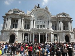 En distintas partes del País se simularon emergencias; en el DF fue un sismo de 8.1 grados con epicentro en Guerrero. EFE / A. Cruz