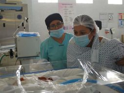 María del Rosario Hernández y su esposo recibieron el 10 de septiembre a siete bebés, todos con pronóstico reservado por su prematurez. NTX / Archivo